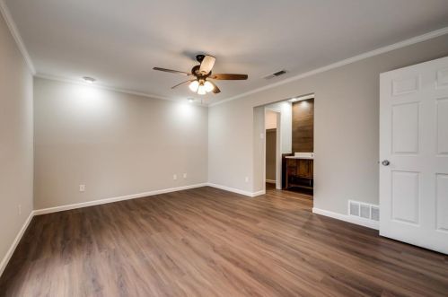 2211 Big Bnd Dr, Carrollton TX 75007-5801 exterior