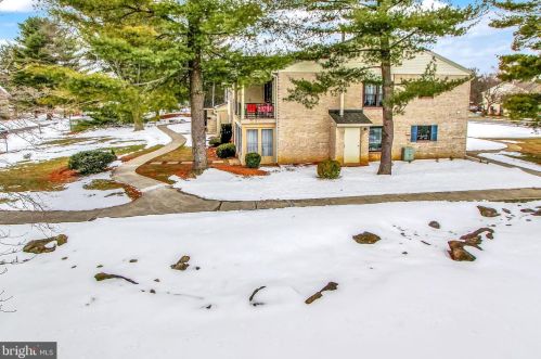 13 Valleybrook Dr, Lancaster PA  17601-4619 exterior