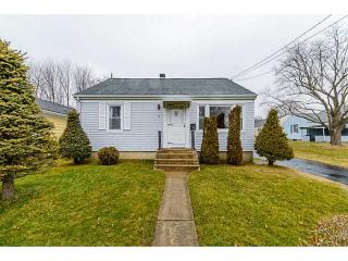 12 Manning Ter, Middletown, RI 02840-2328