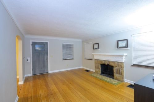 1820 Greenbriar Pl, Cincinnati, OH 45237-3522