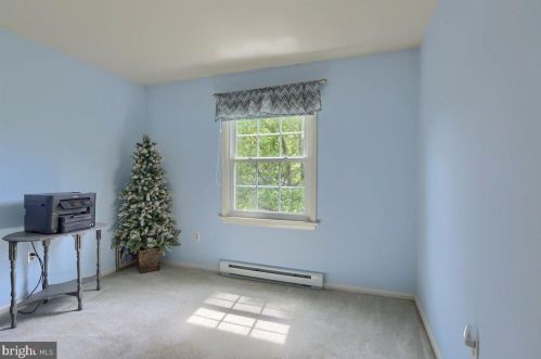 2410 Creek View Dr, Lancaster PA  17602-1450 exterior