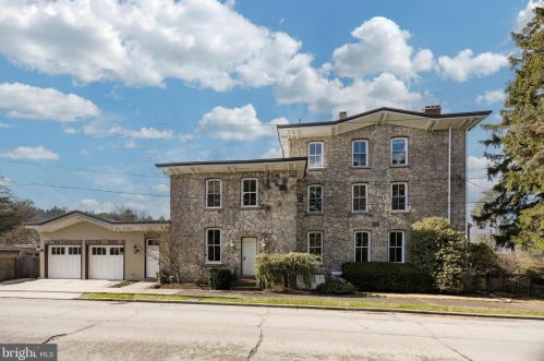 8864 Germantown Ave, Philadelphia, PA 19118-2726