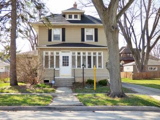 62 Worth Ave, Hoffman Estates, IL 60123-5248