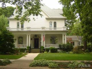 614 Washington St, Pekin, IL 61554-4238