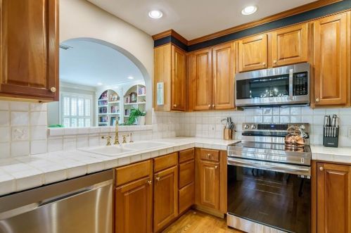 101 Bainbridge Dr, Atlanta GA  30327-4269 exterior