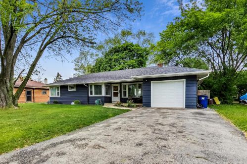 213 Mohawk Dr, Bensenville, IL 60106-1923