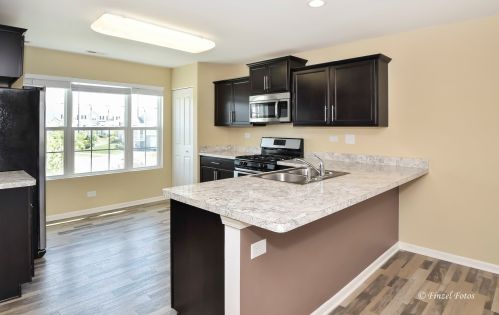 1108 Alta Vista Dr, Pingree Grove, IL 60140-2058