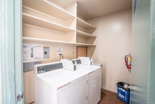 1909 Ala Wai Blvd, Honolulu HI  96815-1817 exterior