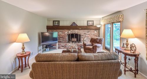 9010 Parliament Dr, Springfield VA  22015-2152 exterior