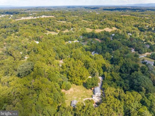 365 Big Oak Dr, Shepherdstown WV 25443-4598 exterior