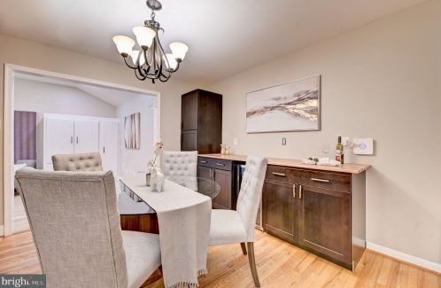 7203 Hadlow Dr, Springfield VA  22152-3529 exterior