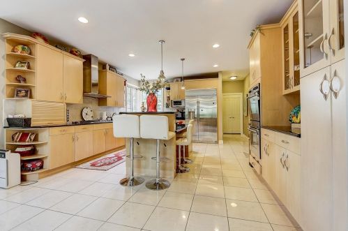 6919 Fieldstone Dr, Willowbrook IL  60527-5295 exterior