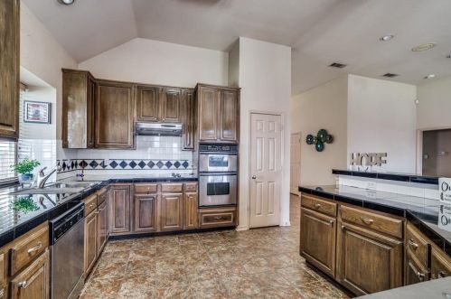 2300 Manchester Ct, Carrollton TX exterior