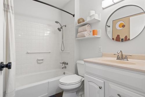 5101 Creekline Dr, Austin TX  78745-2227 exterior