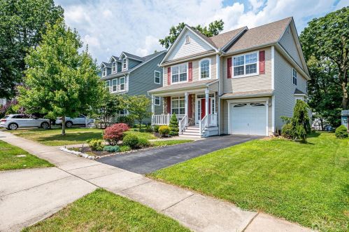 31 Hickory St, Metuchen, NJ 08840-2709