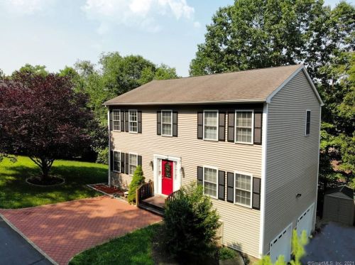 1 High Plains Rd, Huntington, CT 06484-3924
