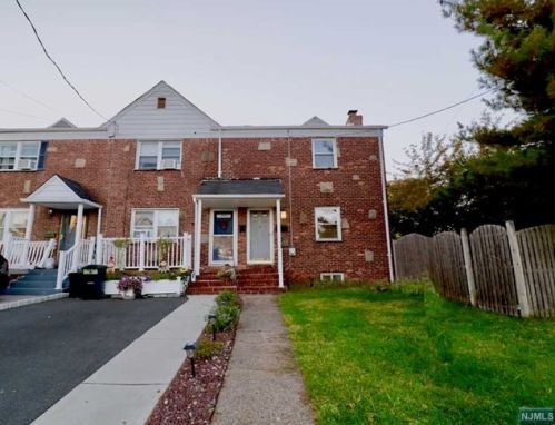 188 Veterans Plz, Dumont, NJ 07628-2927