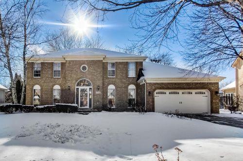2709 Newport Dr, Naperville, IL 60565-4340