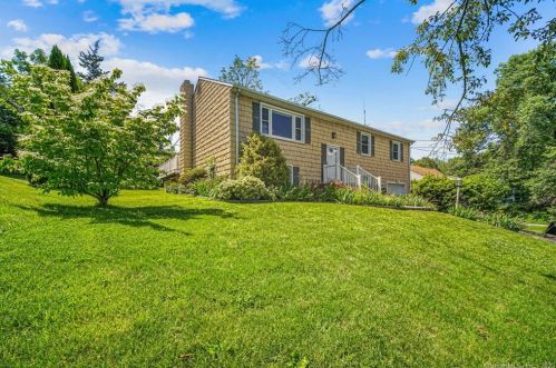 26 Cambridge Dr, Greenwich CT  06831-4134 exterior