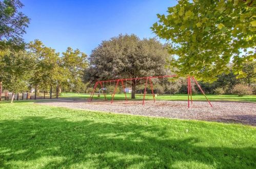 1301 Alegria Rd, Austin TX  78757-3217 exterior