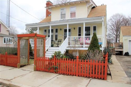 95 Union St, Woonsocket, RI 02895-5312