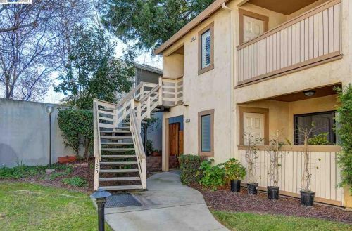 125 Ray St, Pleasanton, CA 94566-6651