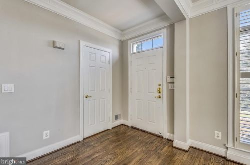1566 Great Falls St, Mc Lean, VA 22101-5057