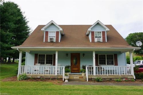 214 Maple St, Jefferson, NC 28640-9793
