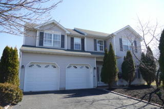 3 Denby Ct, Sayreville, NJ 08872-2602