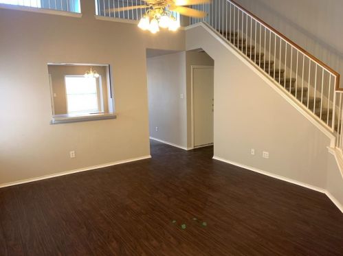 295 Strawn, Uhland TX  78640-4318 exterior