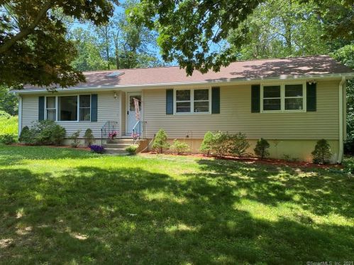 52 Longfellow Rd, Huntington, CT 06484-1657