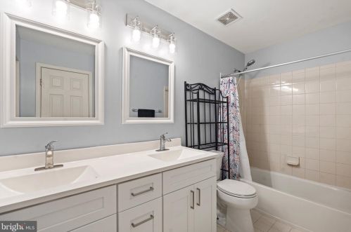 18823 Pier Trail Dr, Triangle VA  22172-2347 exterior
