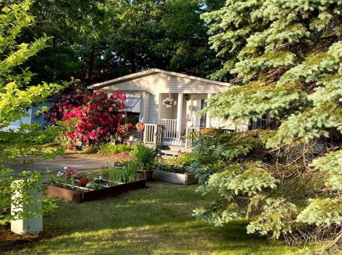 95 Lear Dr, Coventry, RI 02816-4016