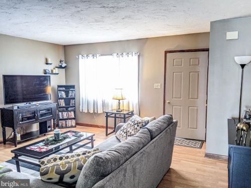 18 Sycamore Ln, Hanover PA 17331-4937 exterior