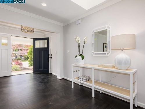 63 Ivy Dr, Orinda, CA 94563-4228