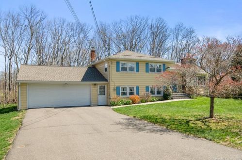 80 Pineridge Dr, Waterbury, CT 06716-3134