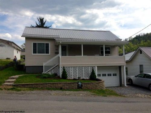 365 Mccue Ave, White Hall, WV 26554-1039