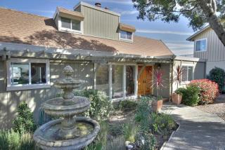 53 La Cresta Dr, Petaluma, CA 94952-2460