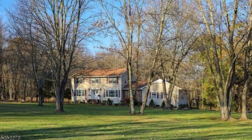 3 Lenape Trl, Warren, NJ 07059-6850
