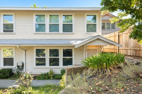 221 Cherry Ave, Auburn, CA 95603-4813
