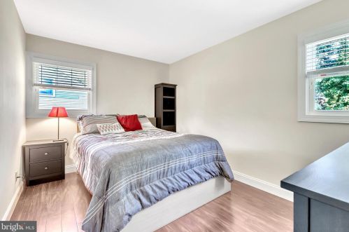 25 Amsterdam Rd, Trenton NJ 08620-1902 exterior