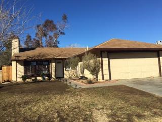 37801 Rosemarie St, Palmdale, CA 93550-5475