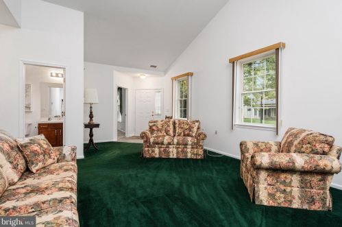 117 Meadowlark Dr, Trenton NJ  08690-3547 exterior