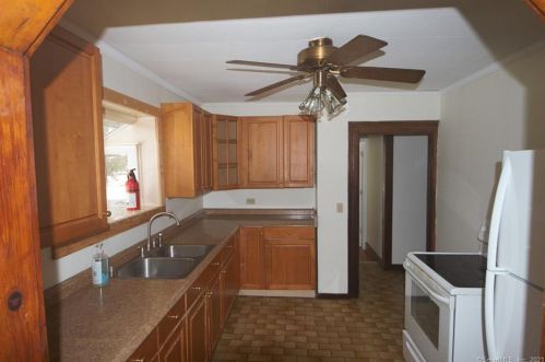 81 Chapel St, Wallingford, CT 06492-2214