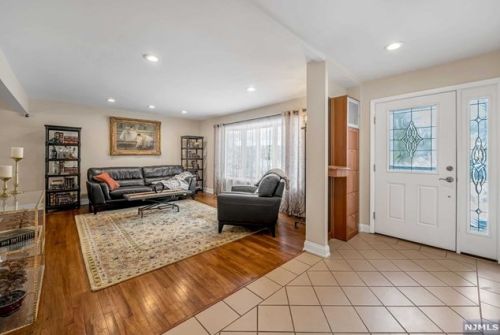 999 Amaryllis Ave, Oradell, NJ 07649-1350