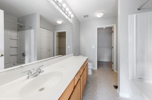 420 Lancaster Dr, Pingree Grove IL  60140-9155 exterior