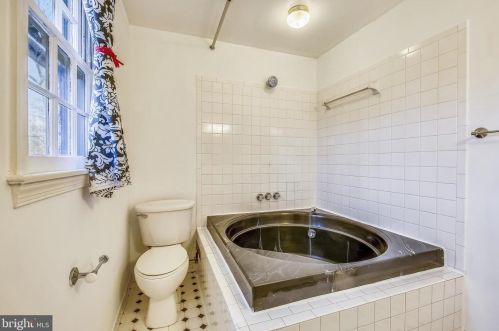 14100 Cricket Ln, Silver Spring MD 20904-5918 exterior