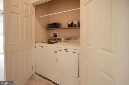 1050 Crest Way, York PA  17403-9100 exterior
