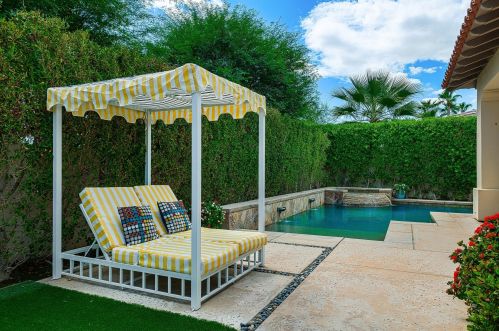646 Big Canyon Dr, Palm Springs, CA 92264-7400