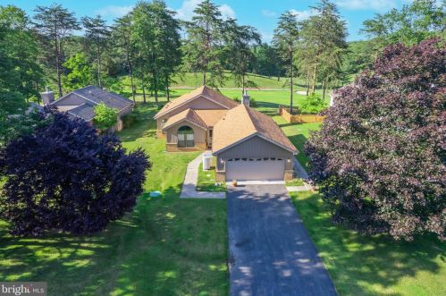 70 The Woods Rd, Hedgesville, WV 25427-6883